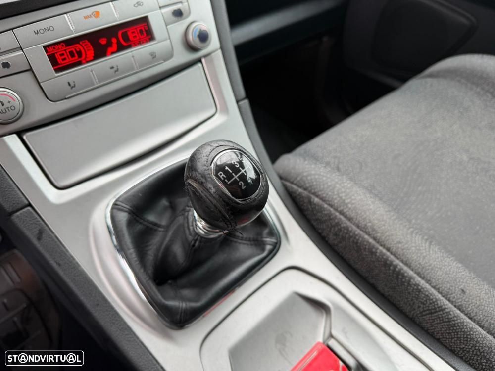 Ford S-Max 1.8 TDCi Titanium 7L - 16