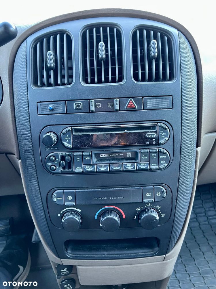 Dodge Caravan - 22