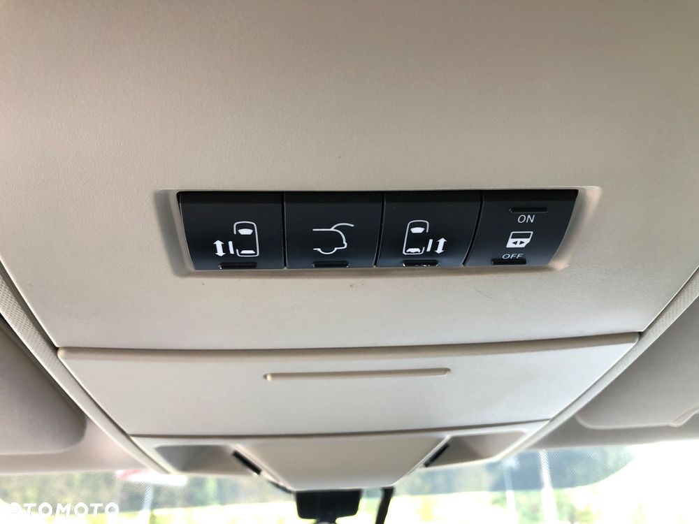 Chrysler Town & Country - 17