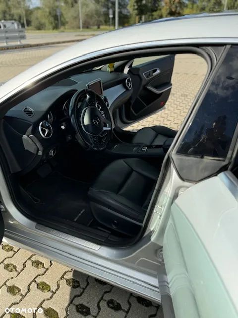 Mercedes-Benz CLA 250 7G-DCT - 14