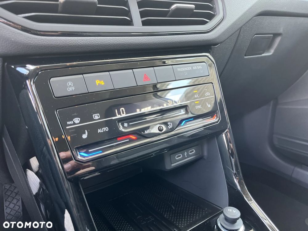 Volkswagen T-Cross 1.0 TSI Life Plus - 35