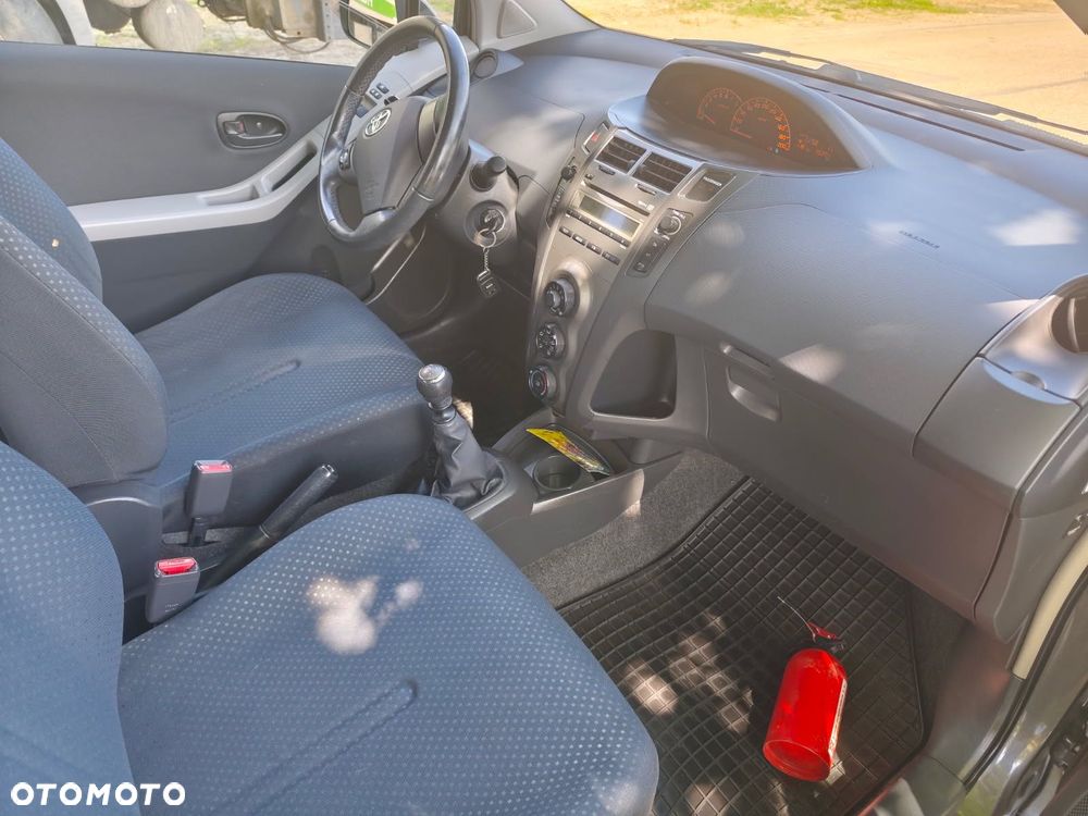 Toyota Yaris - 8