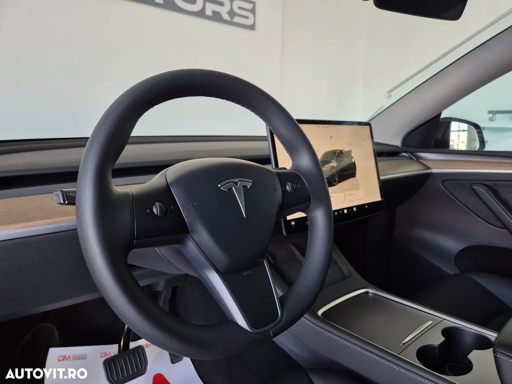 Tesla Model Y Long Range Dual Motor AWD - 10