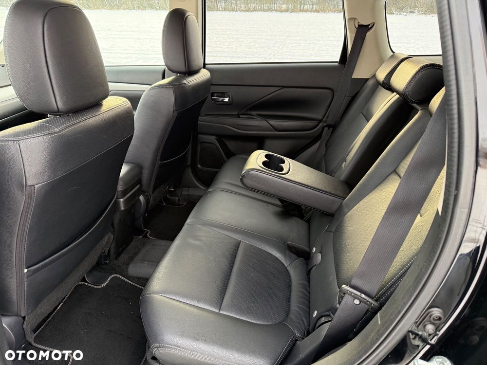 Mitsubishi Outlander 2.0 4WD Top - 17