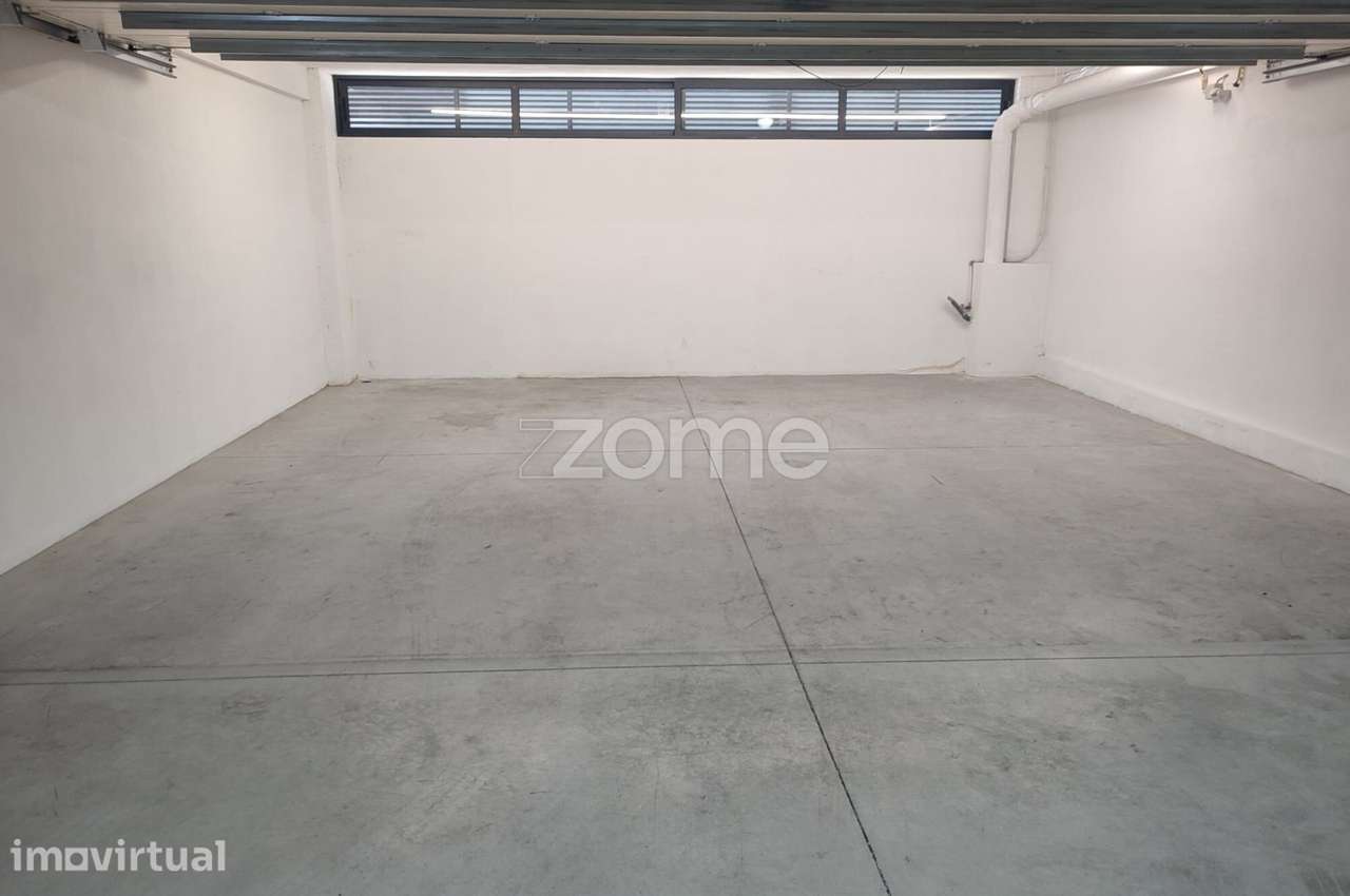 Arrenda-se garagem fechada, em Braga, para 2 carros