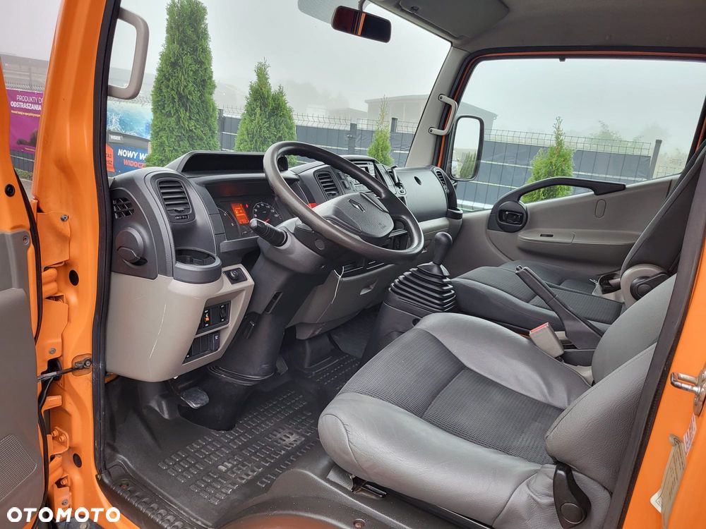 Renault Maxity - 10