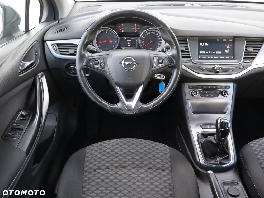 Opel Astra 1.4 T Enjoy - 10