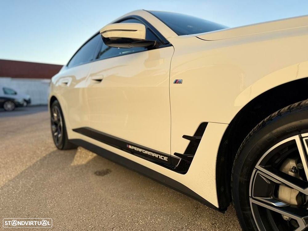 BMW i4 eDrive40 Desportiva M - 30