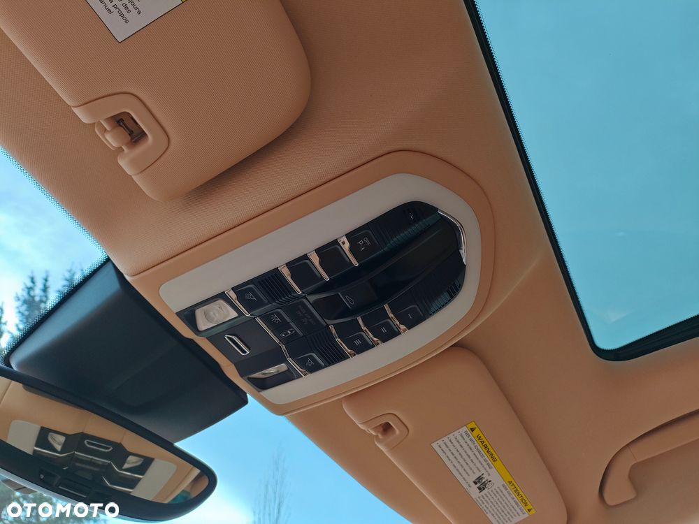 Porsche Panamera 4S - 26
