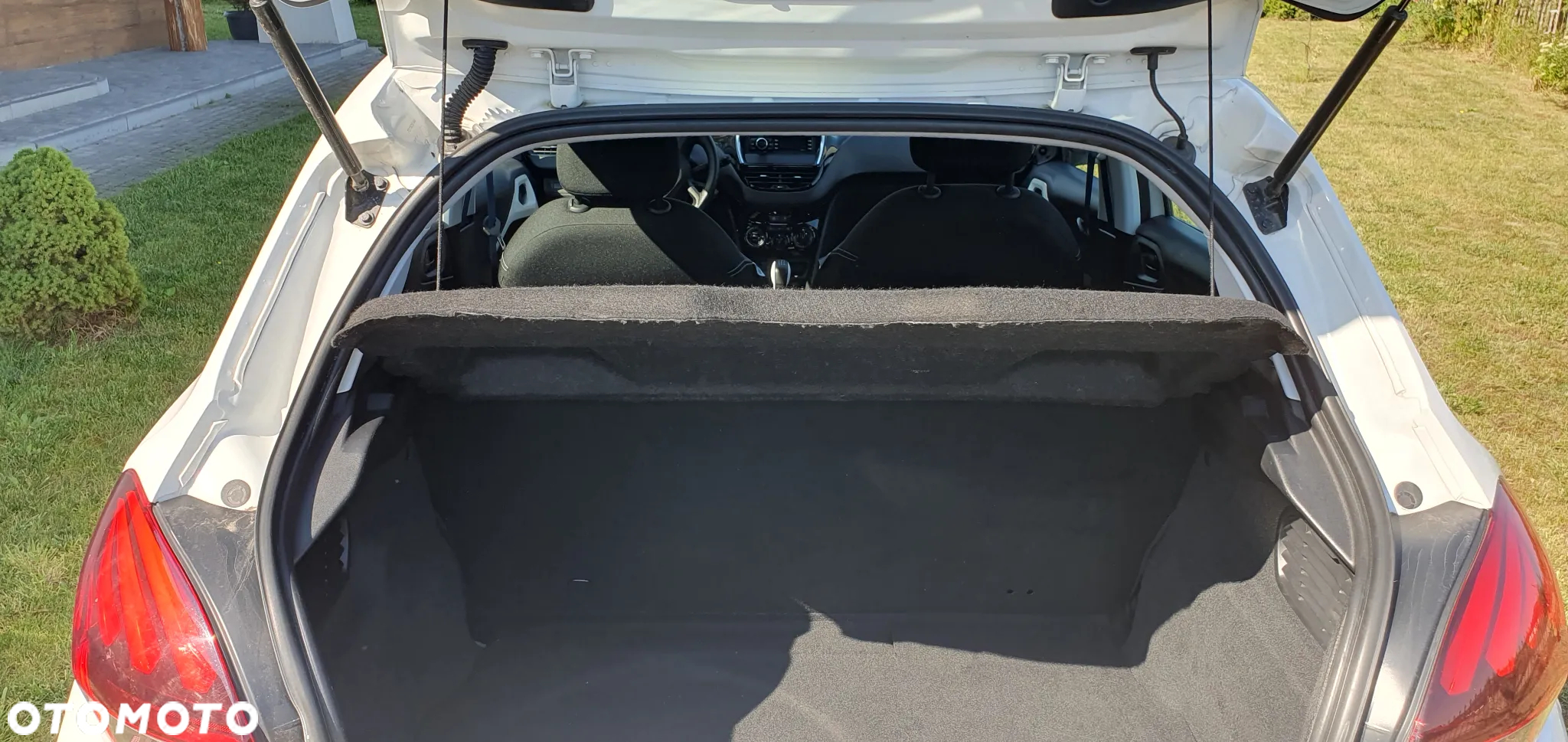 Peugeot 208 - 9