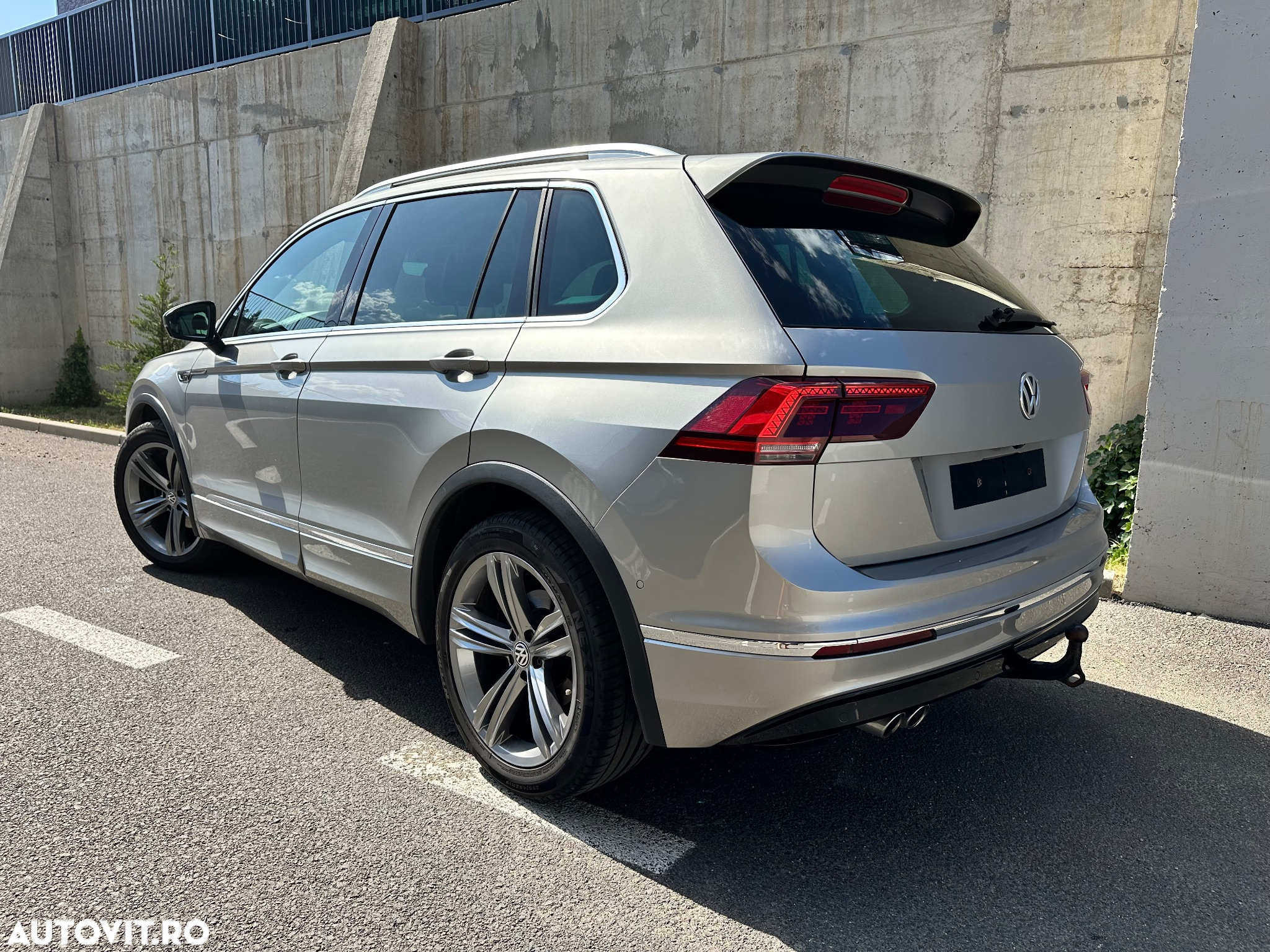 Volkswagen Tiguan 2.0 TDI SCR 4MOTION DSG R-Line - 4
