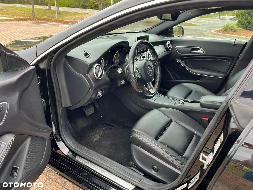 Mercedes-Benz CLA 250 4Matic 7G-DCT - 6