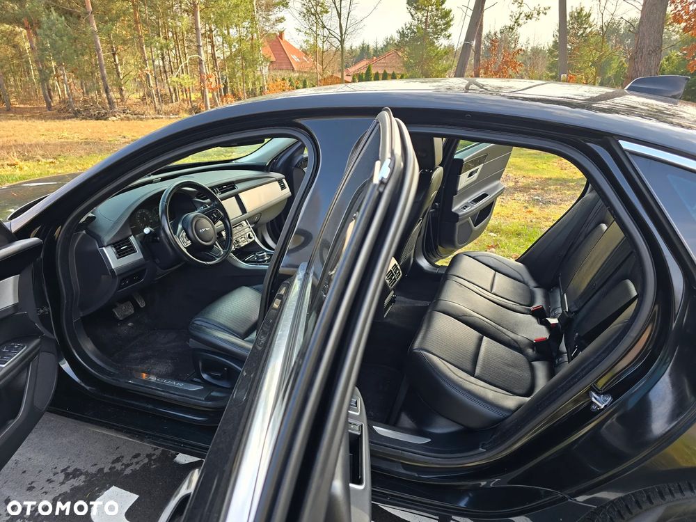 Jaguar XF 20d AWD Prestige - 19