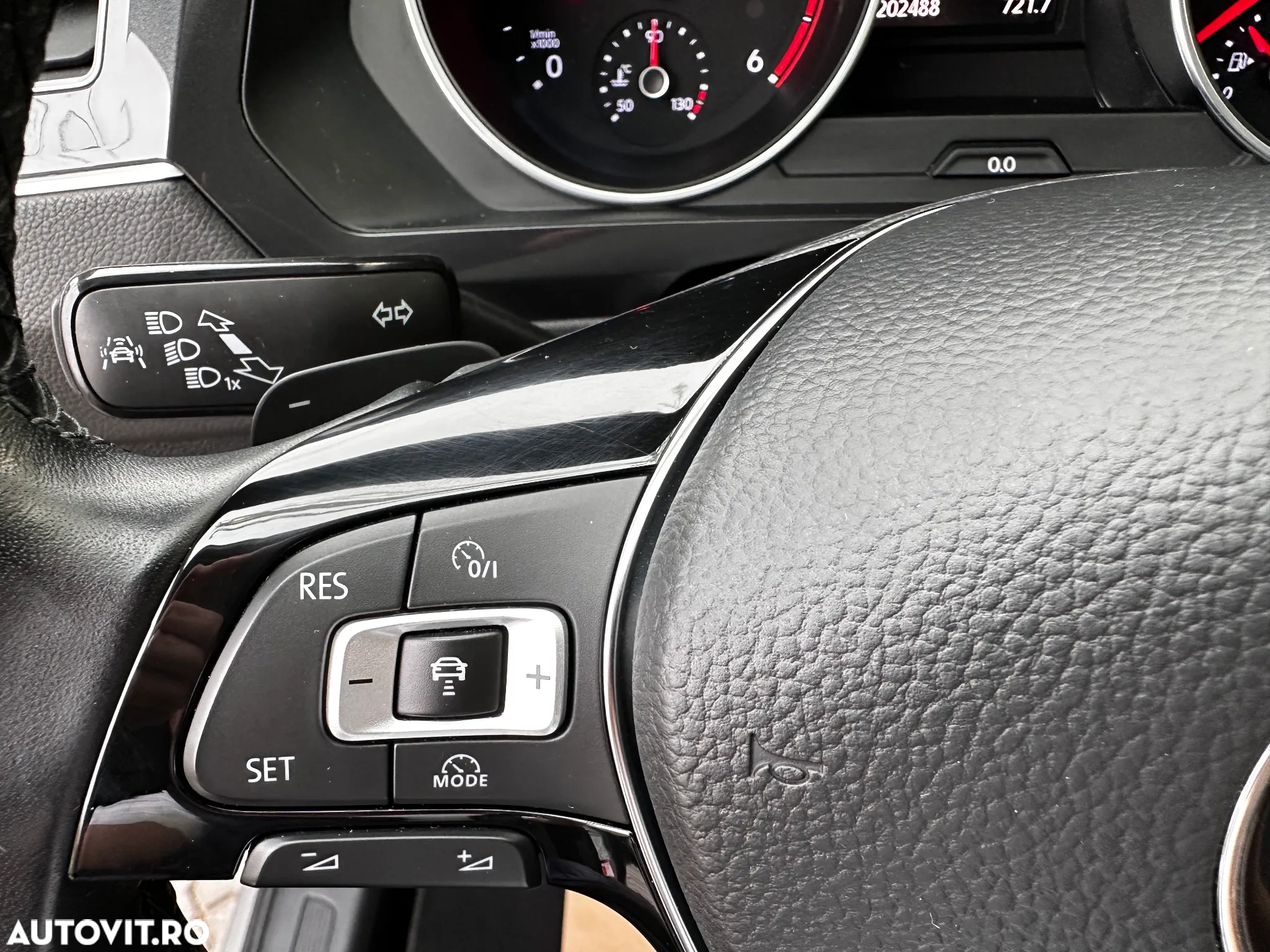 Volkswagen Tiguan 2.0 TDI SCR 4MOTION DSG R-Line - 24