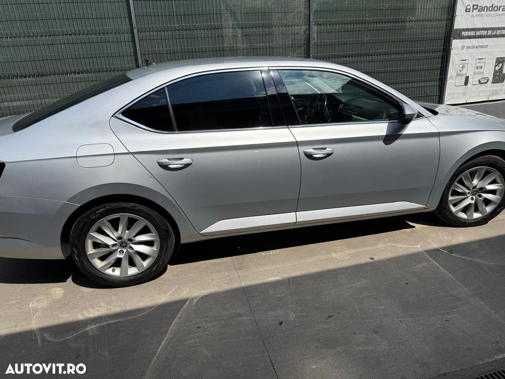 Skoda Superb 2.0 TDI DSG Ambition - 6