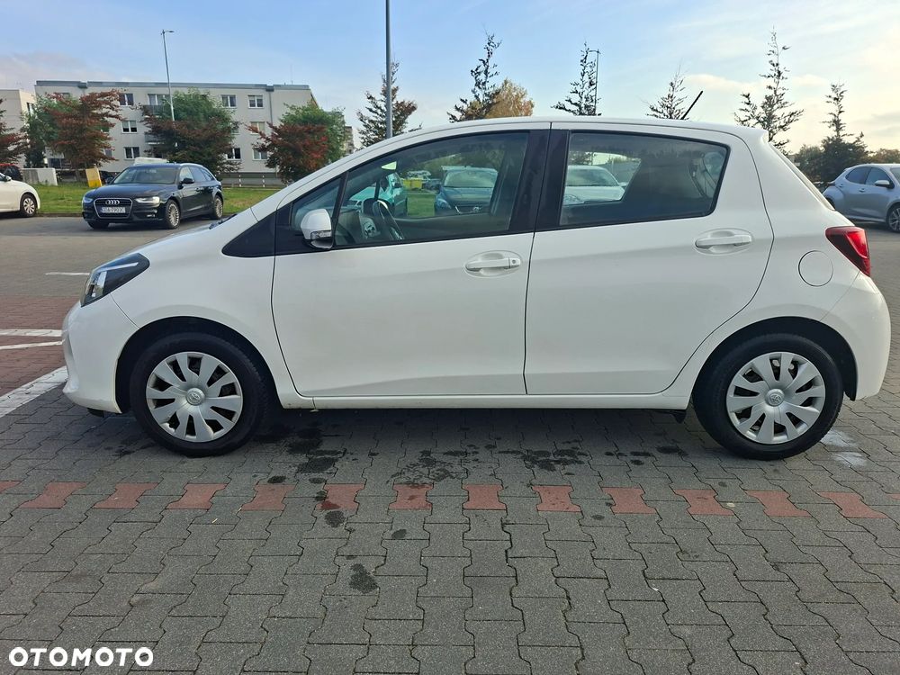 Toyota Yaris 2015 photo 3