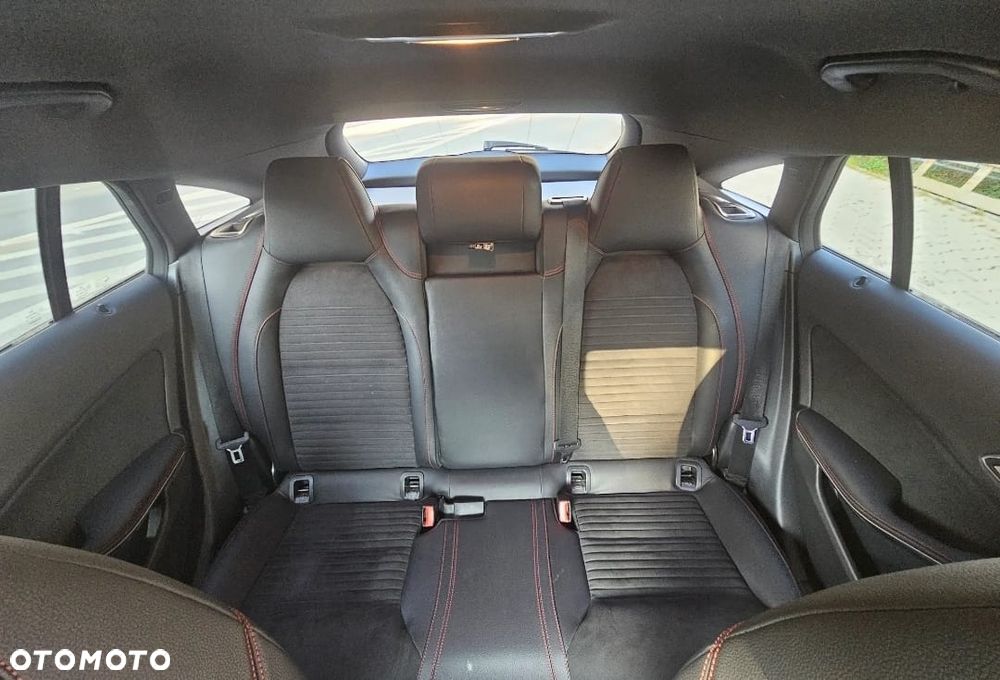 Mercedes-Benz CLA 220 4-Matic - 10