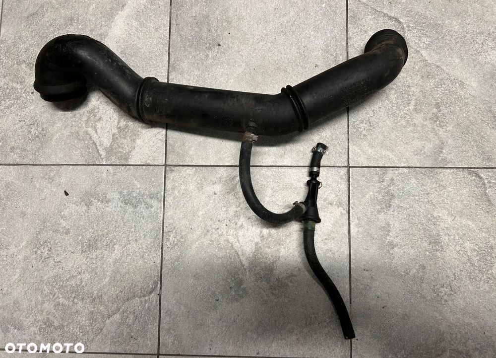 Volvo S60 V70 II S80 30645293 Rura Dolot powietrza intercoolera - 1