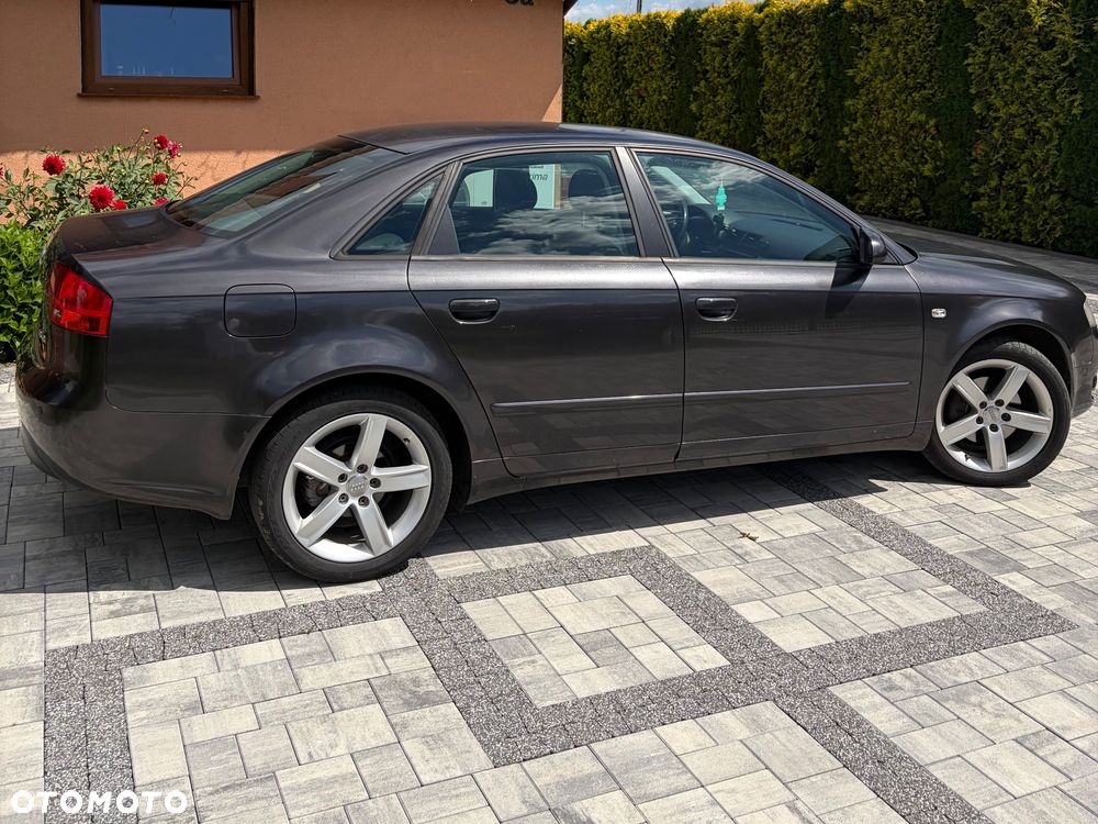 Audi A4 Limousine - 7