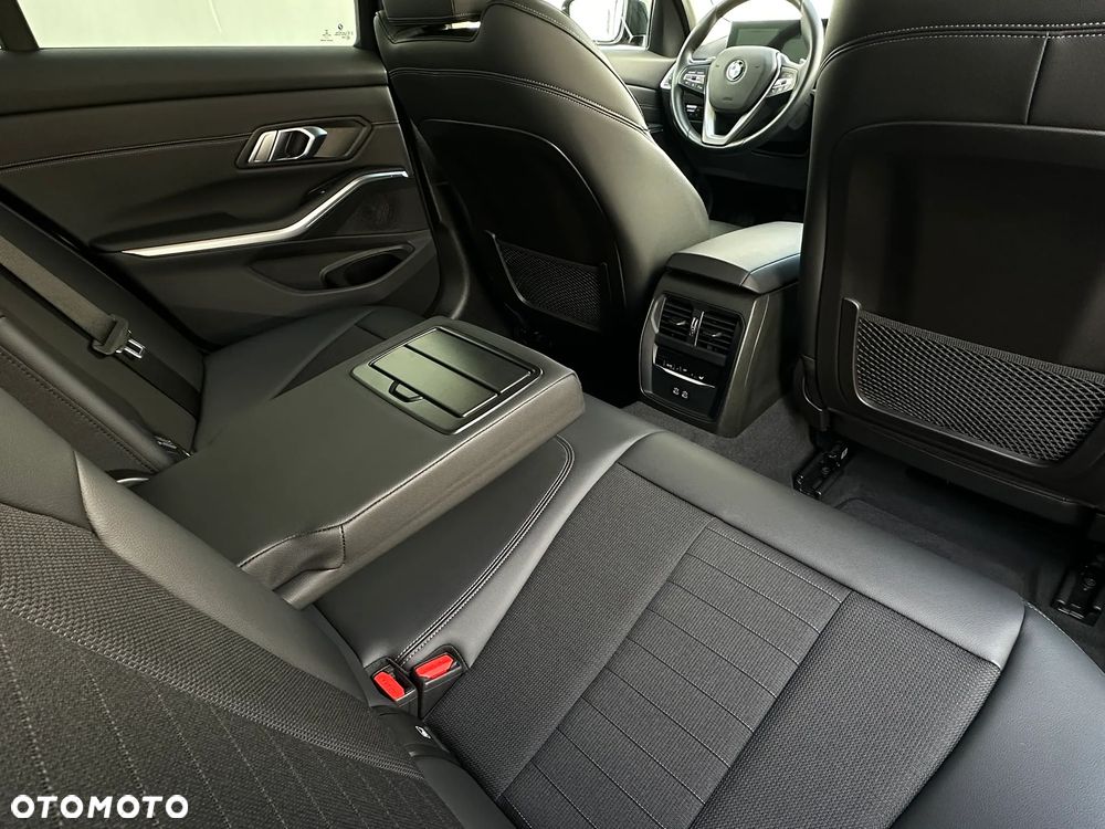 BMW Seria 3 320d xDrive mHEV sport - 22