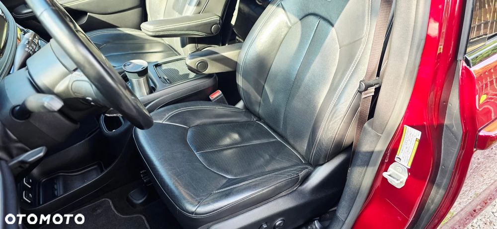 Chrysler Pacifica - 25