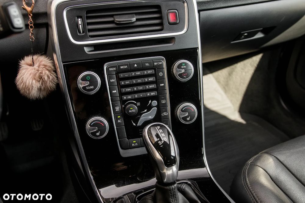 Volvo V60 Cross Country D3 Drive-E Summum - 22