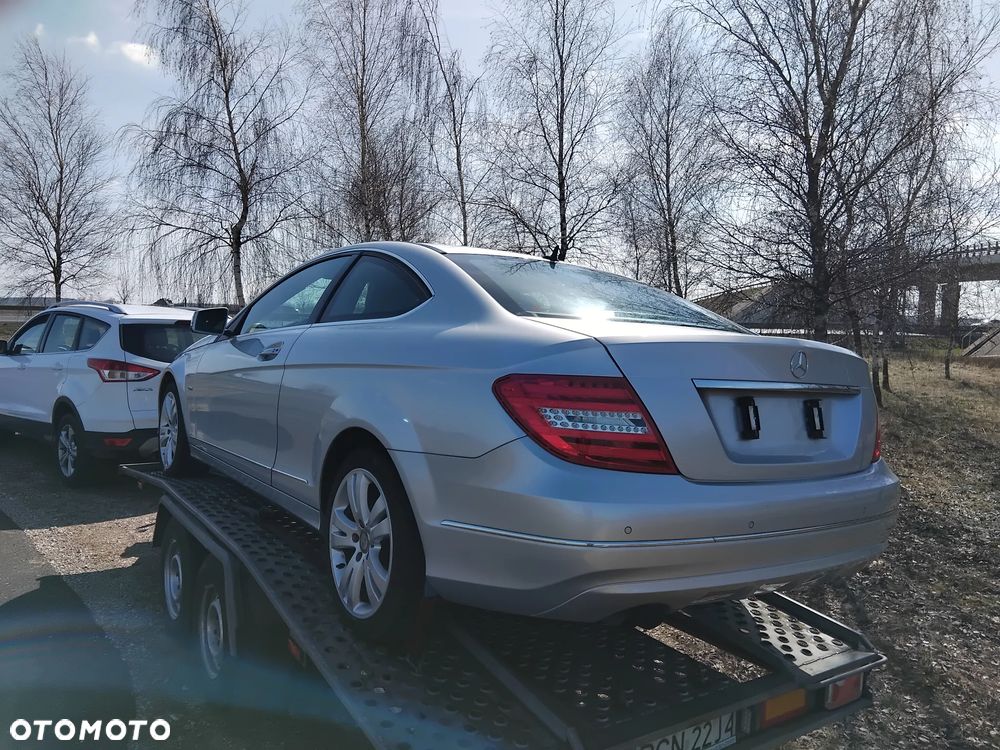 Mercedes-Benz Klasa C 180 CGI BlueEff - 11