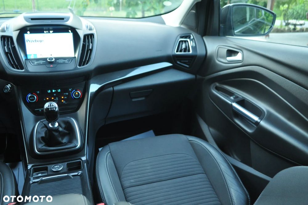 Ford Kuga 2.0 TDCi 2x4 Titanium - 25