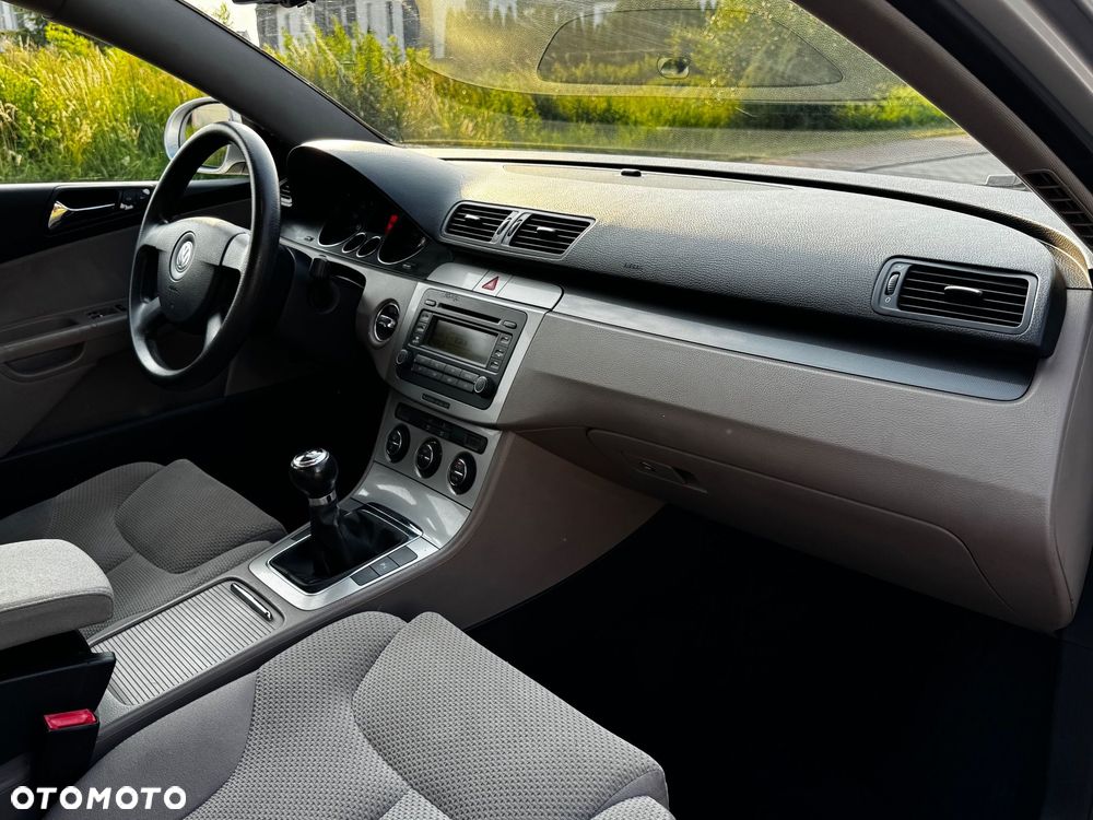 Volkswagen Passat 1.6 FSI Highline - 15