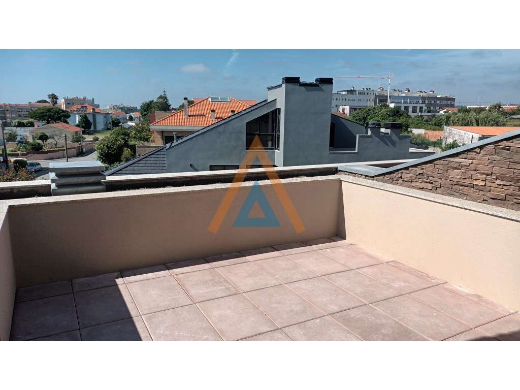 Moradia em Banda T3 Duplex - São Félix da Marinha - V. N. Gaia - Grande imagem: 4/44