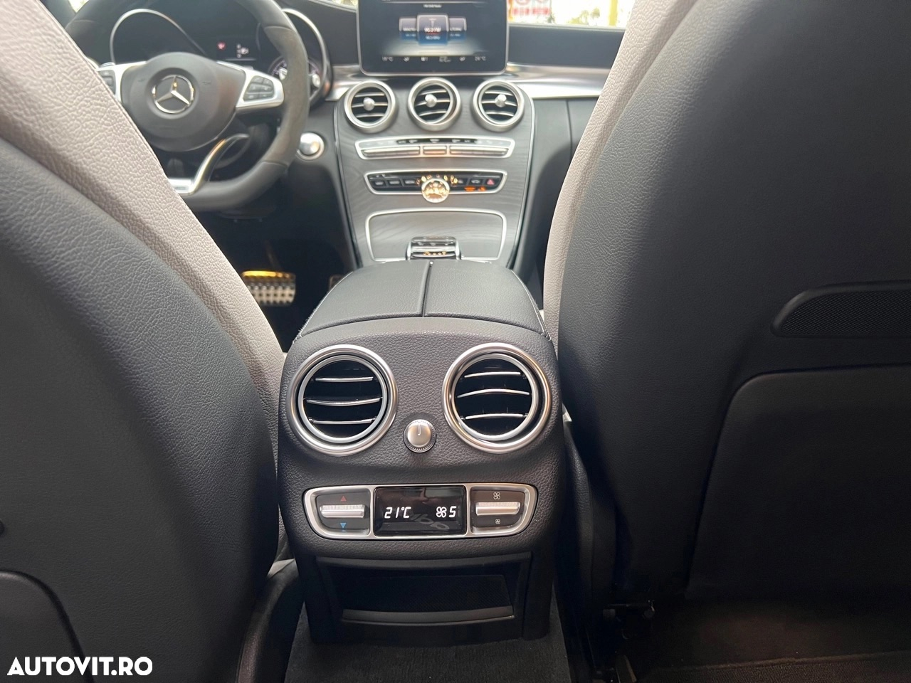 Mercedes-Benz C 400 4Matic T 7G-TRONIC AMG Line - 12