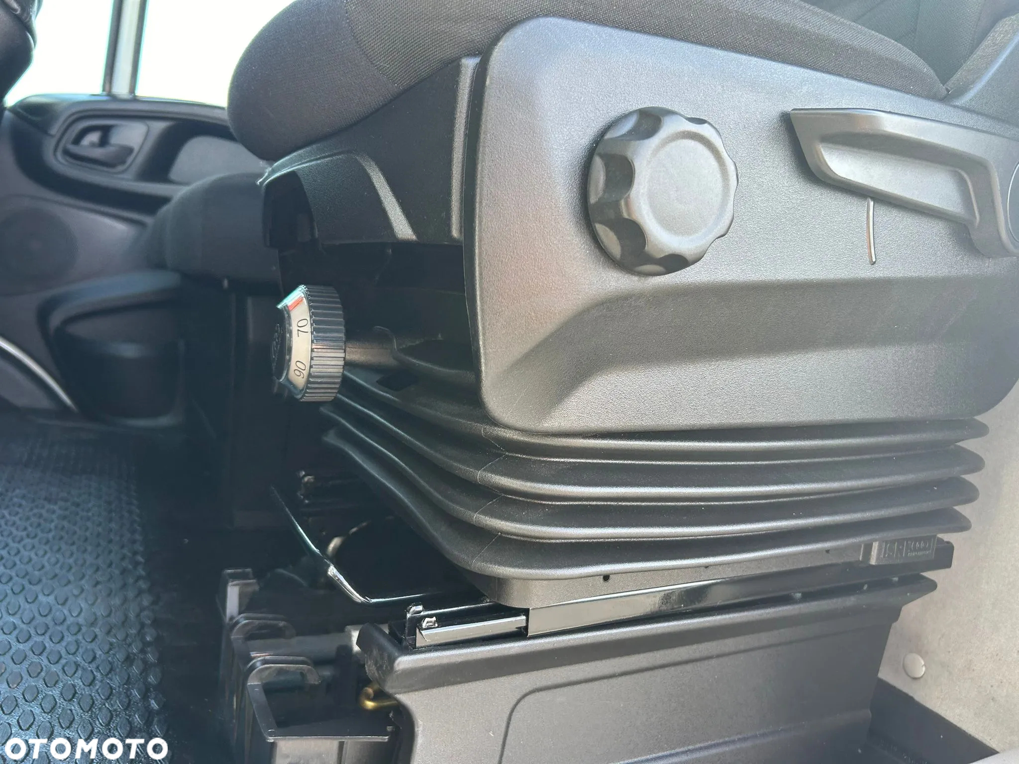 Iveco Daily 35C16 3.0 HPI Kontener 8 palet + winda 750kg + drzwi boczne **Niski przebieg**Na drążku**Wzmocniony**Climatronic**Sprowadzony**2022R** - 16
