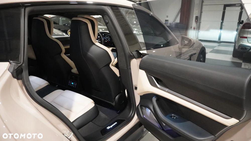 Porsche Taycan - 10