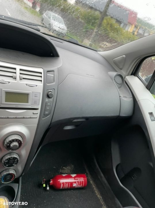 piese toyota Yaris Xp90 motor 14 D4D diesel cod 1ND TV cutie 5 trepte Interior bara capota far radiator radiatoare airbag airbaguri injector injectoare pompa înaltă motorină 2008 planetară turbina usa Haion stop luneta geam scaune radio cd dezmembrari dezmembrez - 6