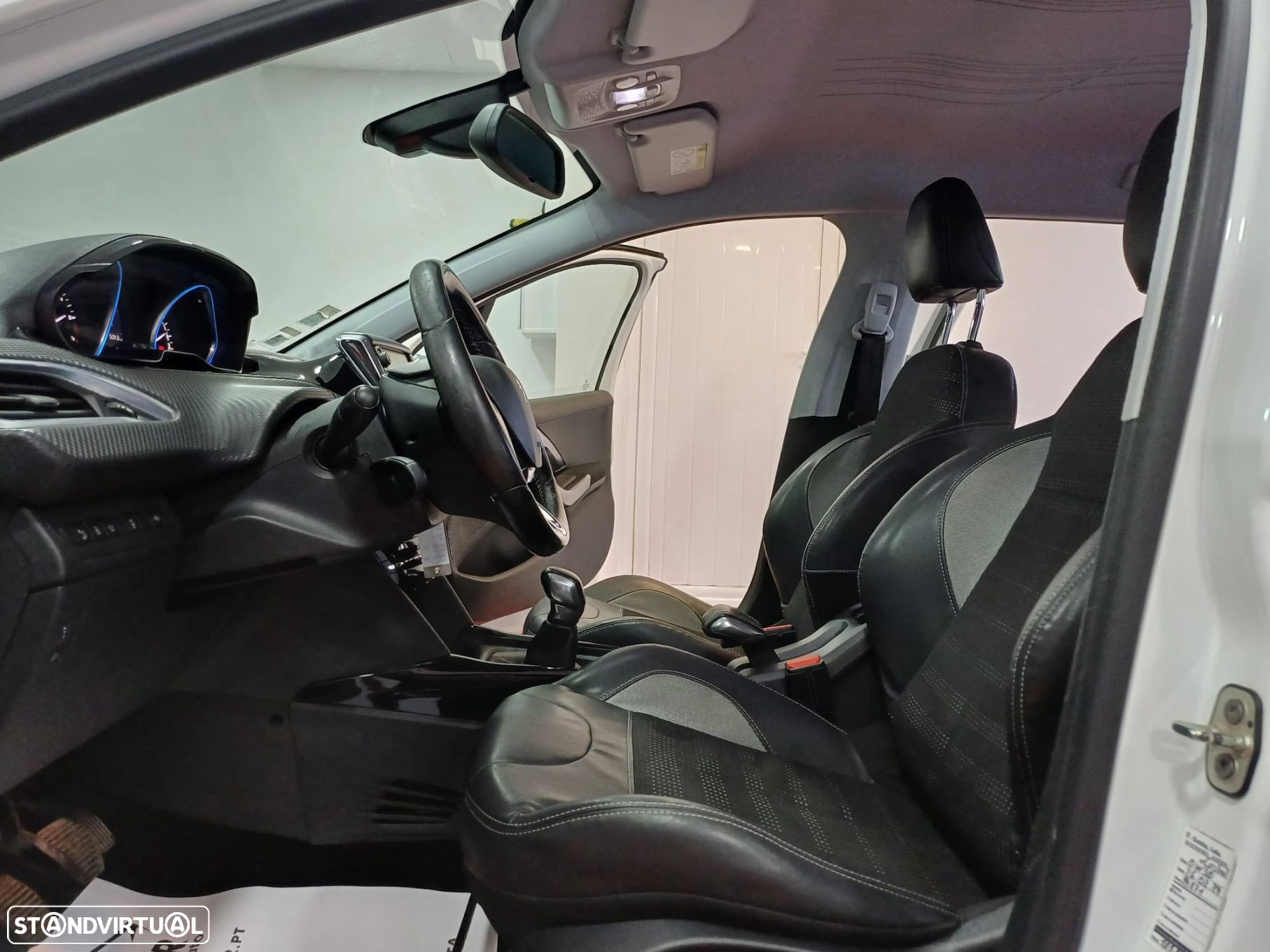 Peugeot 2008 1.2 PureTech Allure - 10