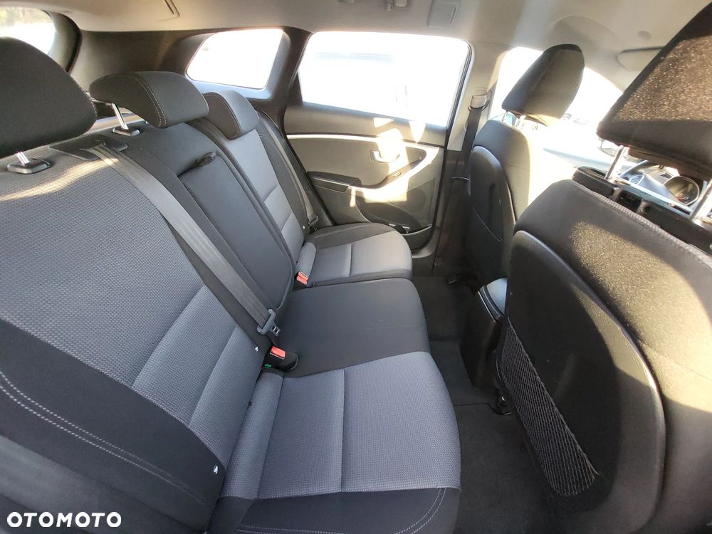 Hyundai i30 blue Kombi 1.6 CRDi Premium - 17