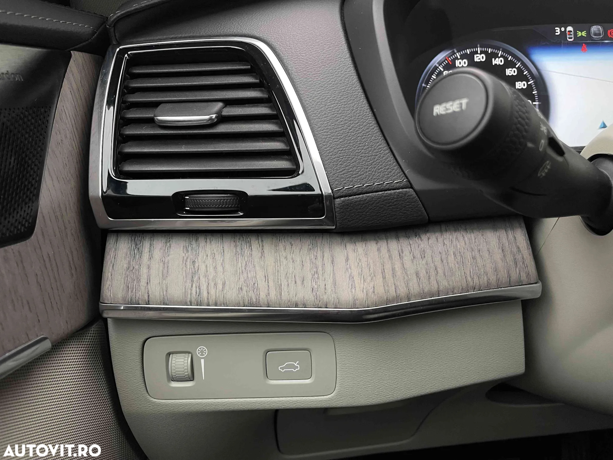 Volvo XC 90 - 12