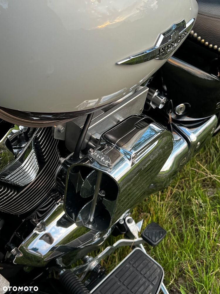Suzuki Intruder - 17