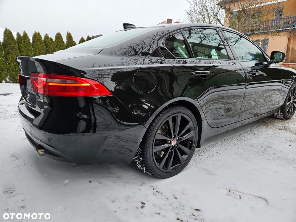 Jaguar XE 2.0 T AWD Prestige - 3