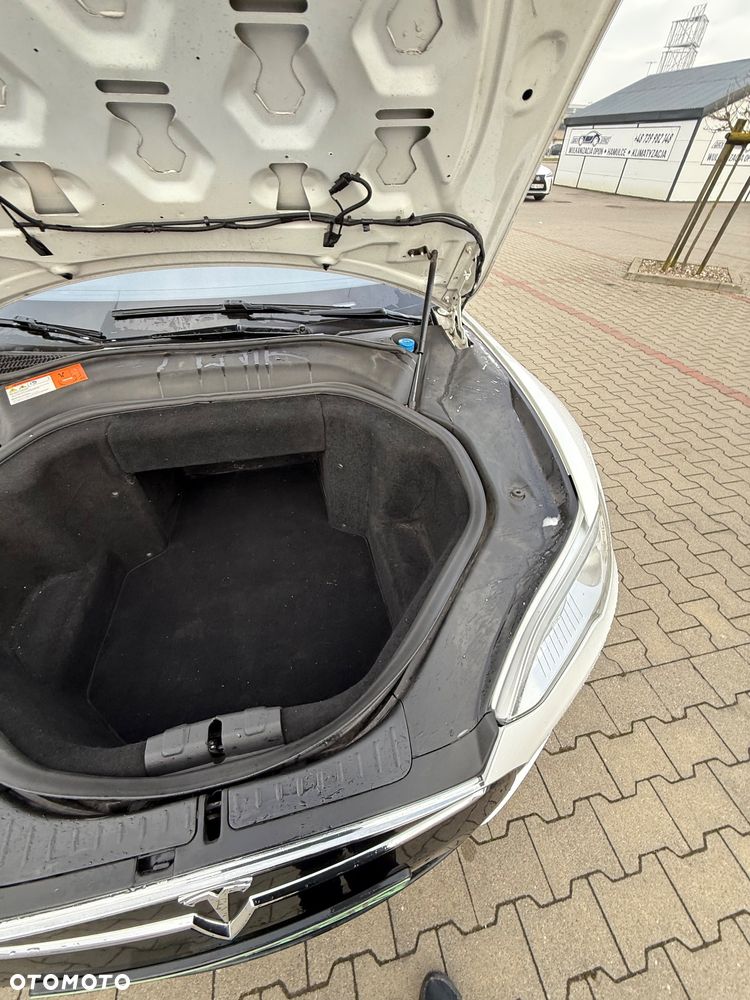 Tesla Model S - 21