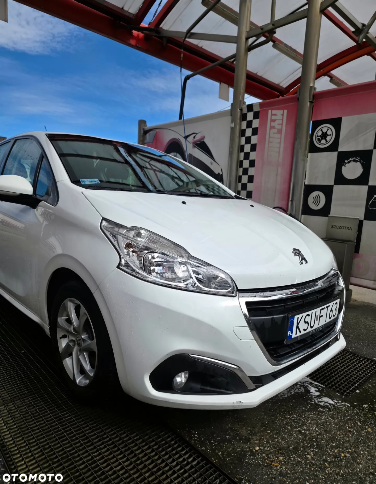 Peugeot 208 1.6 BlueHDi Allure S&S - 8