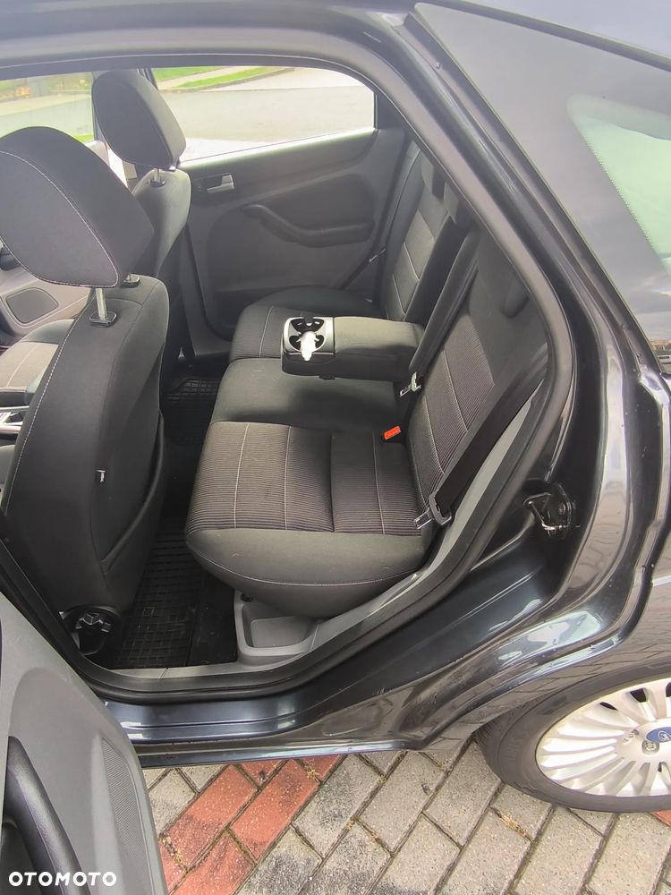 Ford Focus 1.8 FF Ghia - 12
