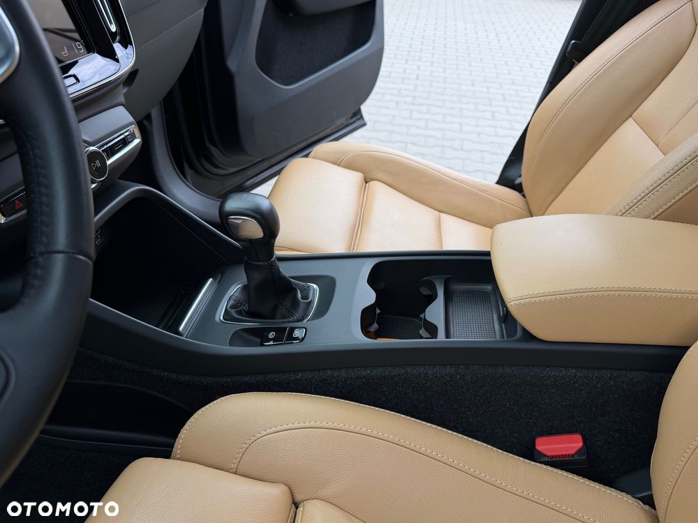 Volvo XC 40 T3 Inscription - 28