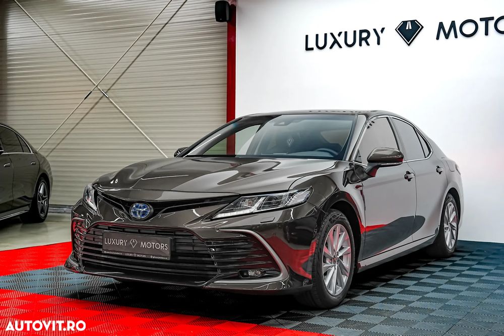 Toyota Camry Luxury - 15