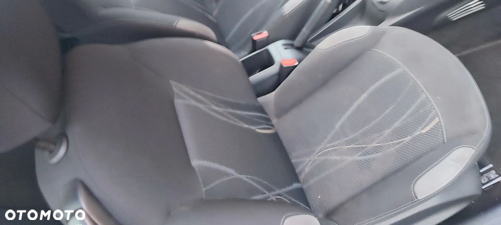 Peugeot 208 - 18