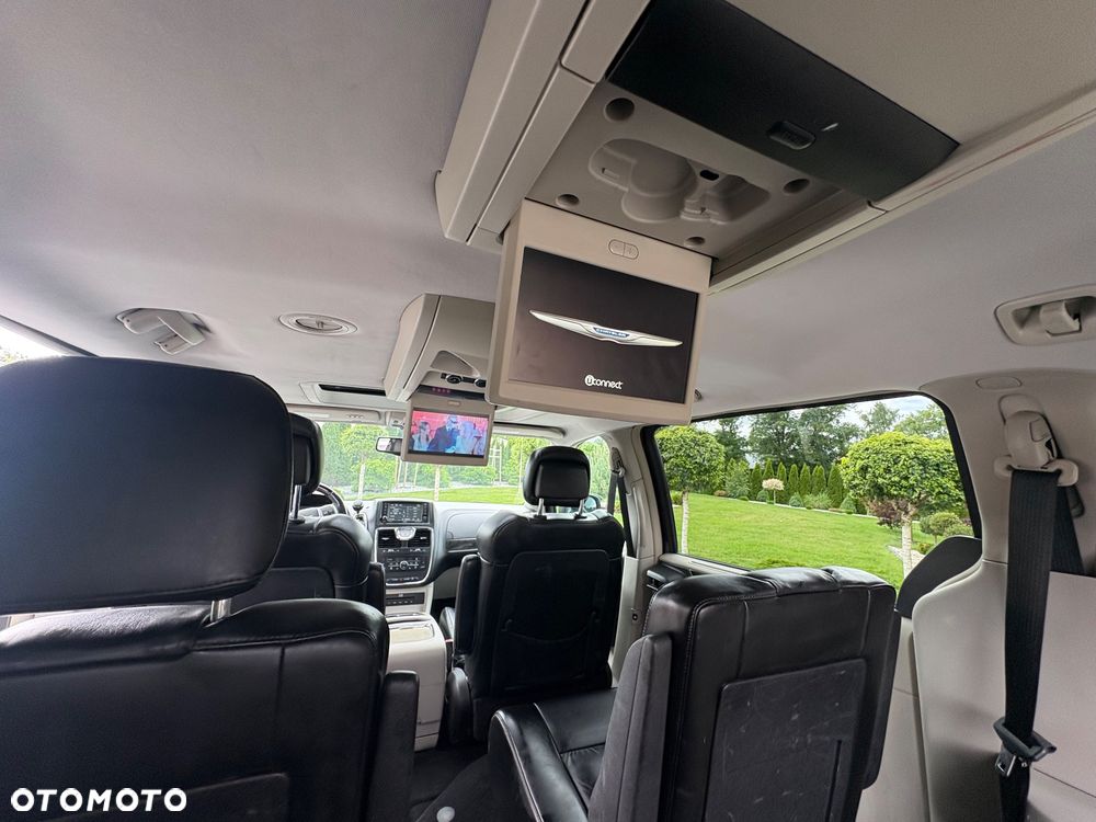 Chrysler Town & Country - 20