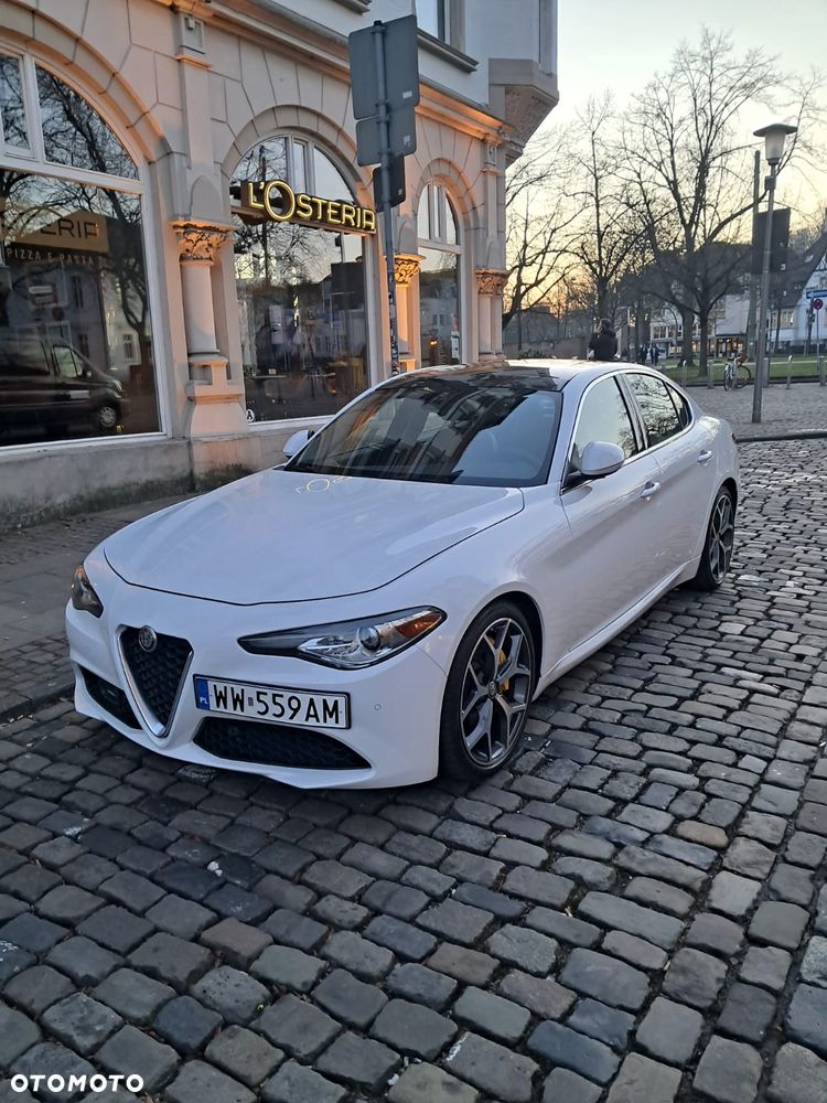 Alfa Romeo Giulia - 1