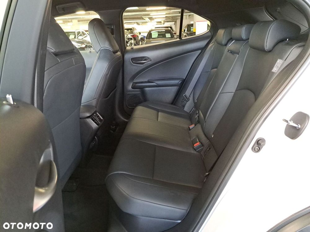 Lexus UX - 33