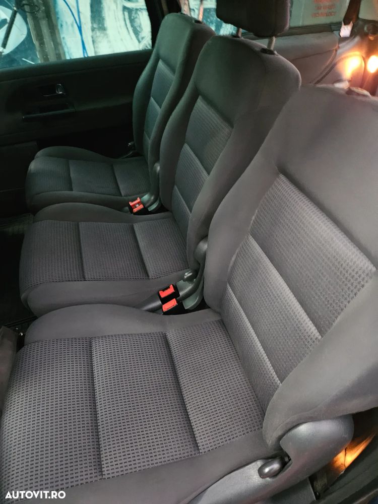 Volkswagen Sharan 1.9 TDI 4Motion Highline - 11