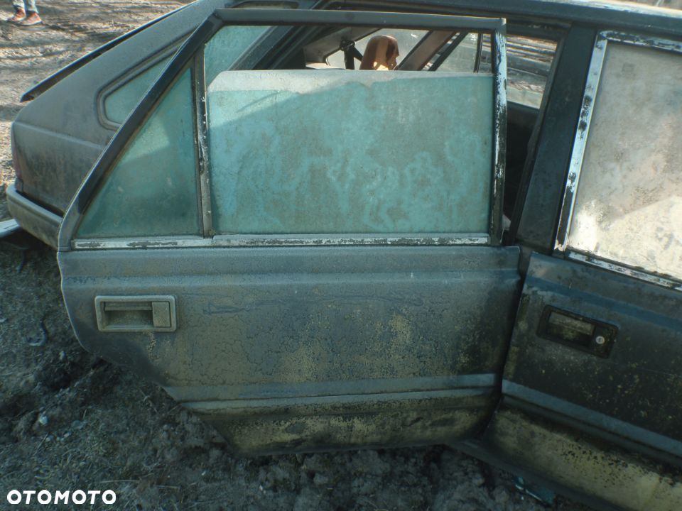 szyba uszczelka środkowa polonez truck caro Posiadam prawie wszystkie części do tego modelu - 4